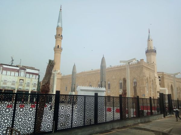 محافظ القاهرة يتفقد مسجد الحسين بعد التطوير
