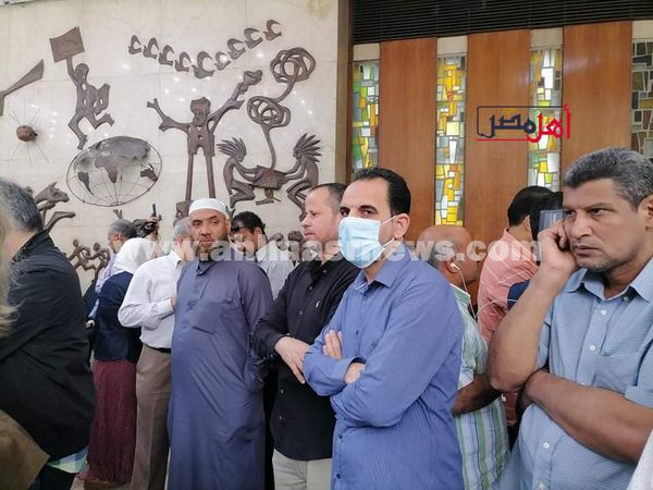 تشييع جثمان صلاح منتصر من مقر جريدة الأهرام