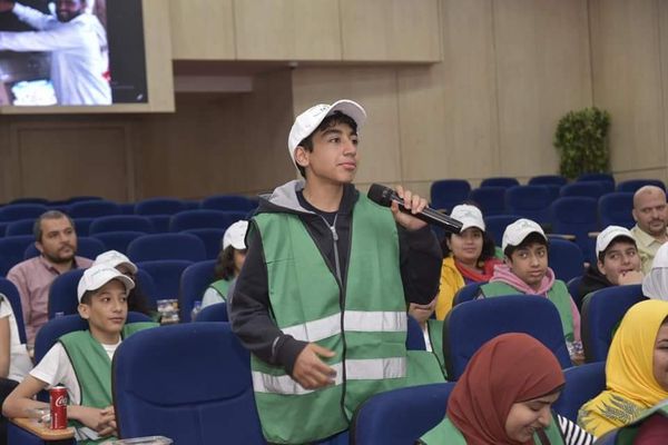 محافظ مطروح يلتقي بشباب مبادرة سيوة بتكلم أخضر للحفاظ علي السياحة البيئية