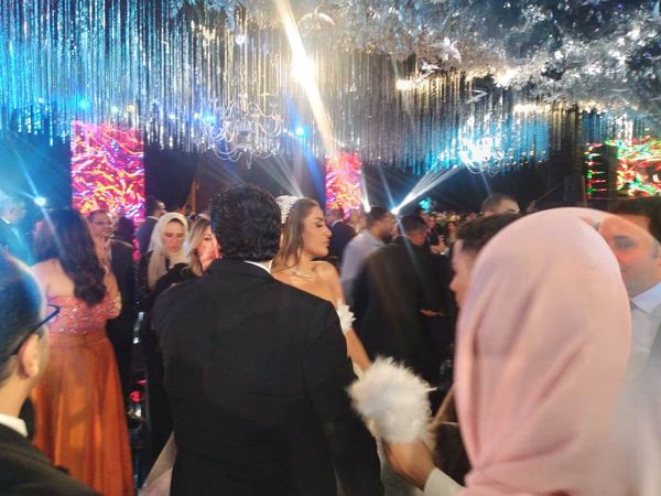 عمرو دياب يشعل حفل زفاف خالد مجاهد  
