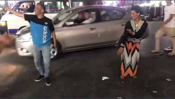 مريضة نفسية ترقص فى شوارع بةرسعيد