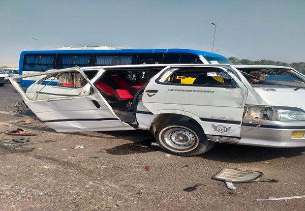 إصابة 15 شخصًا إثر انقلاب سيارة ميكروباص واصطدامها بملاكي في الهرم (صور) |  أهل مصر
