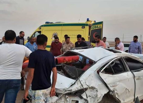 إصابة 4 فى حادث تصادم سيارتين بطريق الإسكندرية مطروح