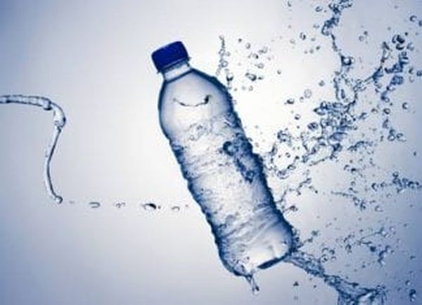 فوائد شرب الماء على معدة فارغة 