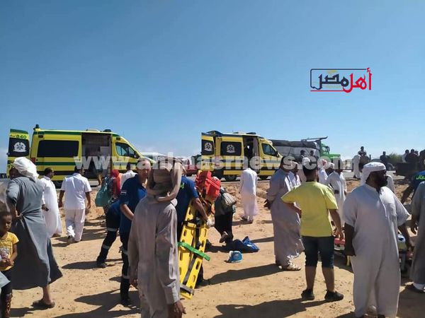 محافظ مطروح يكلف نائبته لمتابعة حادث الأتوبيس السياحي و١٥ سيارة إسعاف نقلت المصابين 