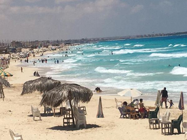 مدينة مرسي مطروح ترفع درجة الاستعداد القصوى لارتفاع الأمواج بالشواطئ المفتوحة