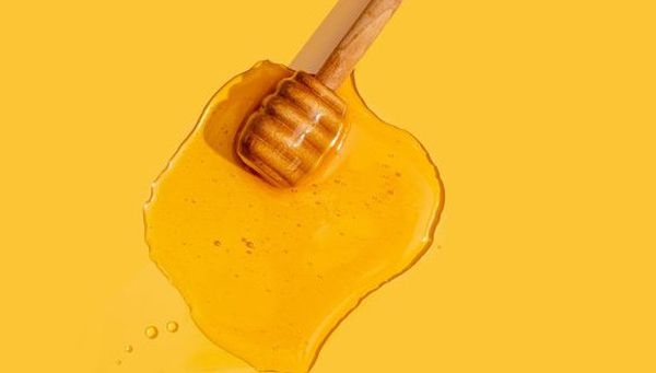 وصفات من العسل لتقشير الشفاه