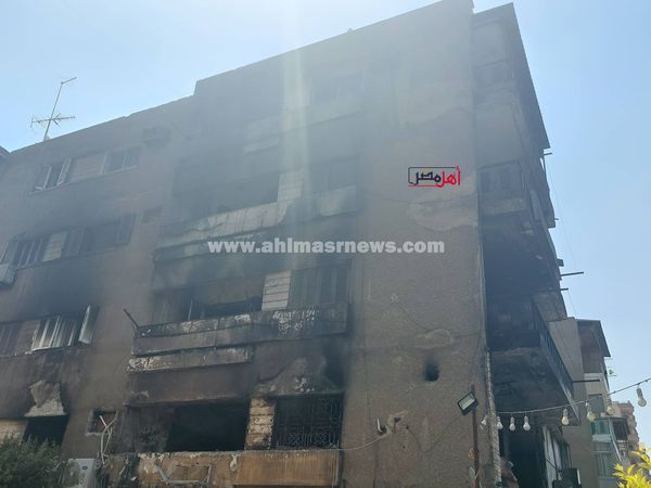 حريق هائل في عمارة سكنية أمام الحديقة الدولية بمدينة نصر 