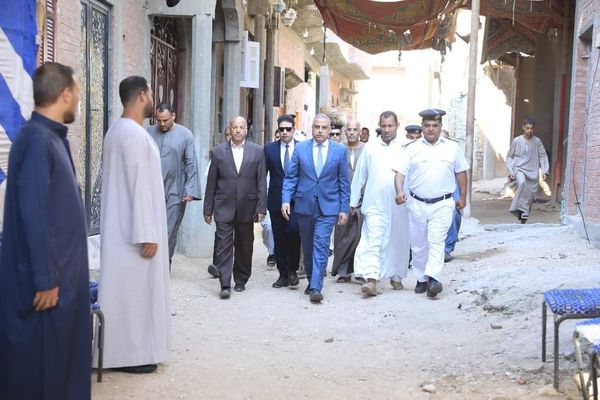 محافظ سوهاج فى عزاء الشهيد حسيب عبد الناصر السيد فواز