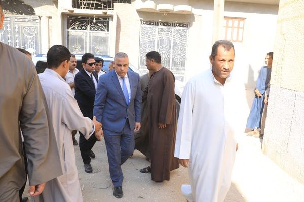 محافظ سوهاج فى عزاء الشهيد حسيب عبد الناصر السيد فواز