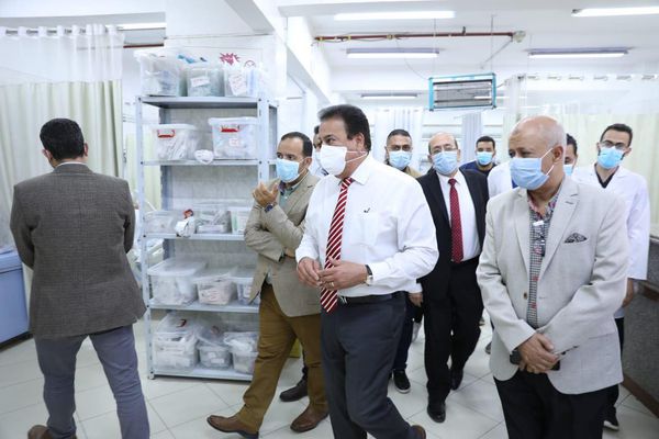 وزير الصحة يتفقد مستشفى الوراق المركزي  