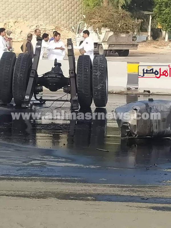 الصور الأولية لسقوط سيارة خرساني من كوبري 4 بطريق مطروح الإسكندرية 