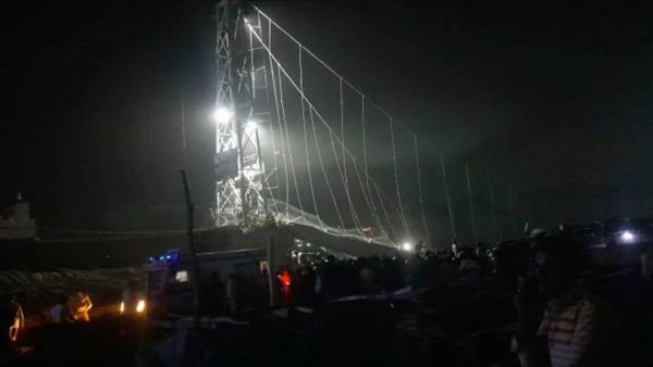 انهيار جسر في الهند 