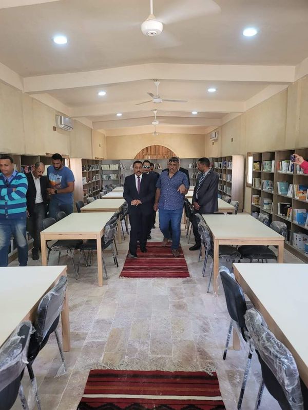 قبل افتتاحها....محافظ مطروح يتفقد مكتبة مصر العامة بسيوة