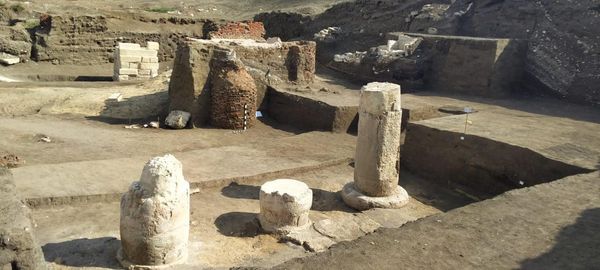 الكشف عن بقايا صالة أعمدة معبد بوتو بمحافظة كفر الشيخ.