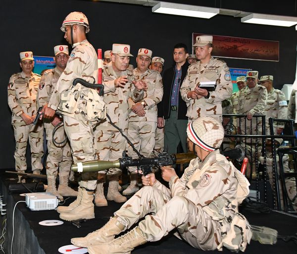 رئيس أركان حرب القوات المسلحة يشهد المرحلة الرئيسية لمشروع مراكز القيادة الخارجى 