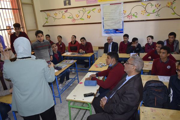 محافظ بورسعيد يتفقد عدد من المدارس