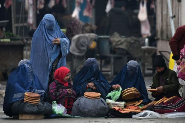 افغانستان نساء. 