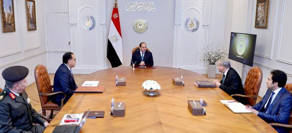 الرئيس السيسي يلتقي رئيس الوزراء ووزير التموين