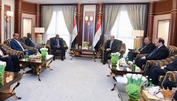 السيسي للبرهان: مصر تدعم أمن واستقرار السودان