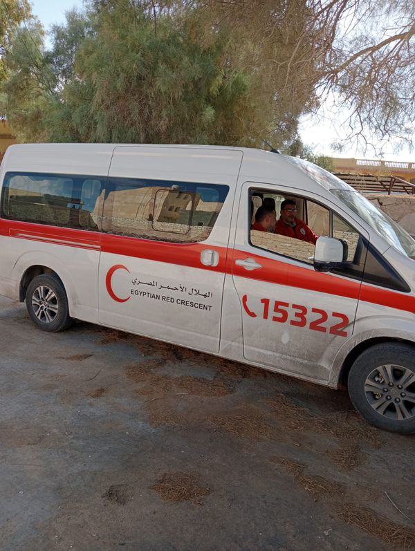 جمعية الهلال الاحمر تنظم قافلة طبية وتطعيم كورونا بالمجان مرسي مطروح 