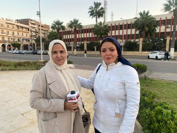 محررة أهل مصر مع محامية المتهمة بقتل والدتها ببورسعيد 