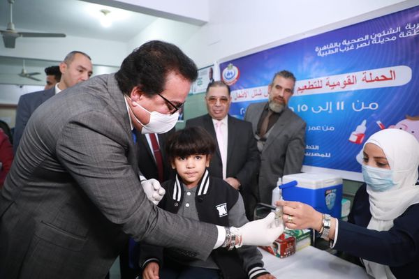 وزير الصحة يطلق الحملة القومية للتطعيم ضد شلل الأطفال