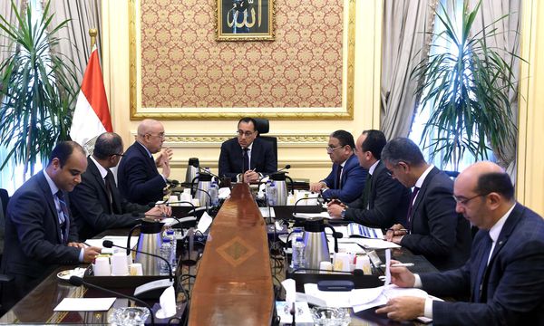 رئيس الوزراء يتابع موقف مشروعات تحلية مياه البحر بمحافظة الإسكندرية