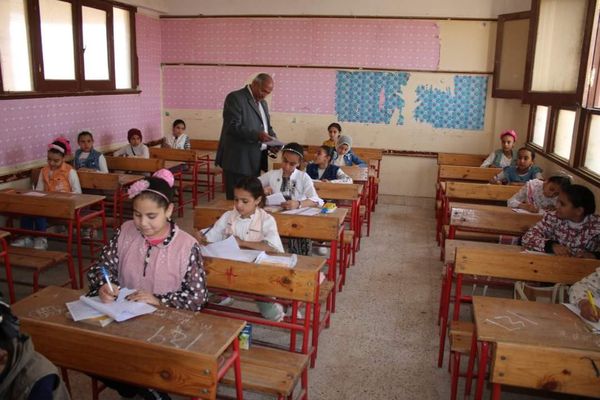 وكيل وزارة التربية والتعليم ببنى سويف يتفقد امتحانات الفصل الدراسي الأول 