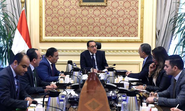 رئيس الوزراء يستعرض مع رئيس هيئة الاستثمار تصورات تحسين مناخ الاستثمار في مصر
