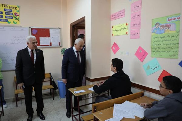 وزير التربية والتعليم يتفقد سير امتحانات الشهادة الإعدادية