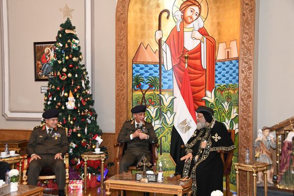 وزير الدفاع يهنىء البابا تواضروس بعيد الميلاد المجيد