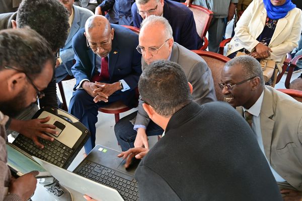 وزير الري يزور محطة قياس الخرطوم على النيل الأزرق
