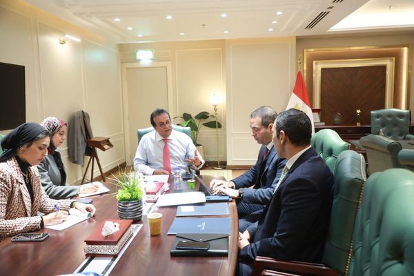وزير الصحة يبحث مع ممثلي صندوق مصر السيادي فرص الاستثمار فى المجال الصحي 