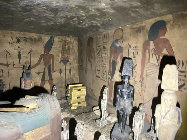 العثور على مقبرة فرعونية مقلدة بالجبس ببني سويف 