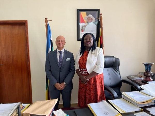 سفير مصر فى كمبالا يلتقي مع وزيرة الطاقة الأوغندية