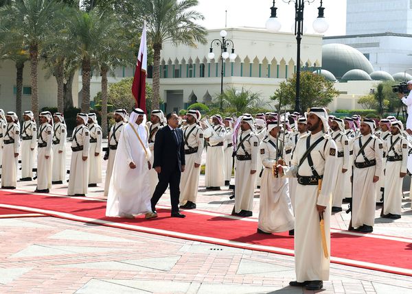 مراسم استقبال رسمية لرئيس الوزراء في قطر
