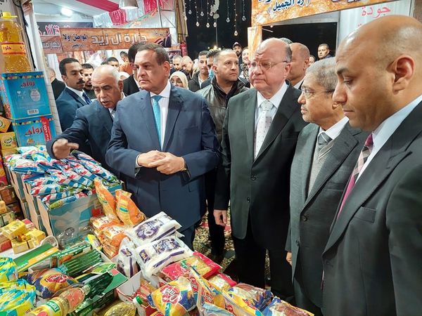 وزير التنمية المحلية ومحافظ القاهرة يفتتحان معرض 