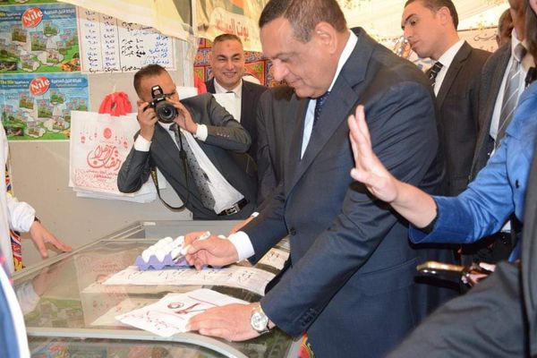 وزير التنمية يعدل سعر طبق البيض بمعرض اهلا رمضان بدمنهور 