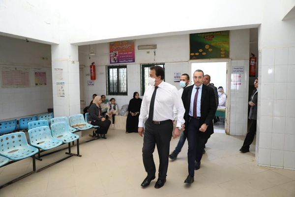 وزير الصحة يتفقد وحدة صحة الأسرة أبورواش