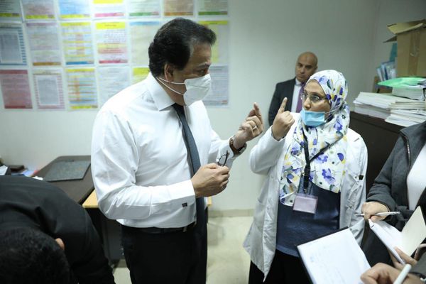 وزير الصحة يزور الإدارة الصحية بالشيخ زايد