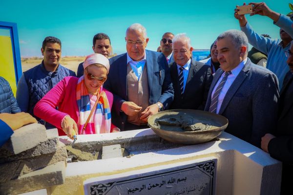 وزيرة البيئة تشهد وضع حجر الأساس لمشروع مركز الصيد التعاونى