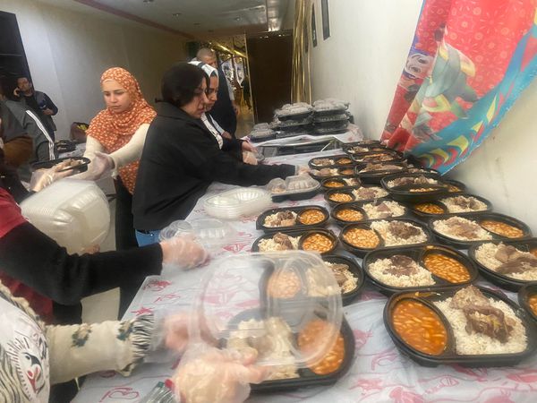 أعداد ٦٠٠ وجبة يوميا ببورسعيد للأسر الأكثر احتياجا