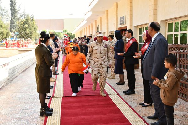 القوات المسلحة تنظم زيارة لأبطال قادرون بإختلاف بالجيش الثانى الميدانى 