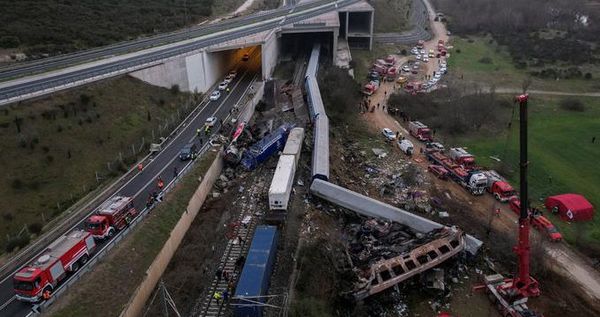 حادث تصادم قطارين في اليونان