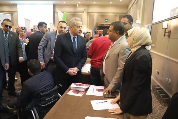 وزير القوى العاملة يفتتح ملتقي توظيف بالقاهرة