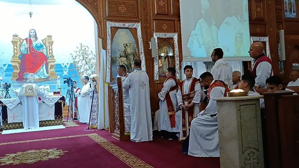 إنتهاء القداس.... مطران بورسعيد يترأس قداس عيد القيامة المجيد بكنيسة مارمرقس ببورفؤاد.