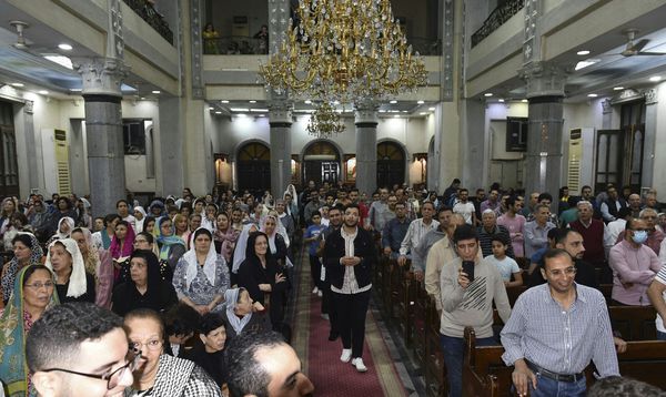 احتفالات المواطنين بسبت النور بكنائس بنى سويف 