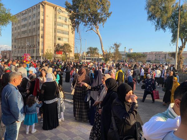 المواطنون بشوارع بورسعيد 