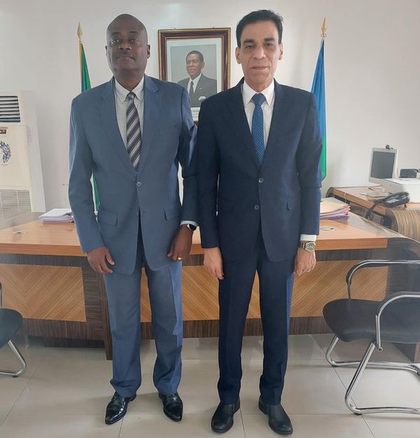 سفير مصر في مالابو يلتقي مع وزير الثروة السمكية والموارد المائية في غينيا الاستوائية